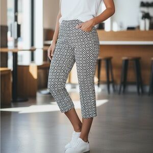 Habitat Black and White Geometric Capris